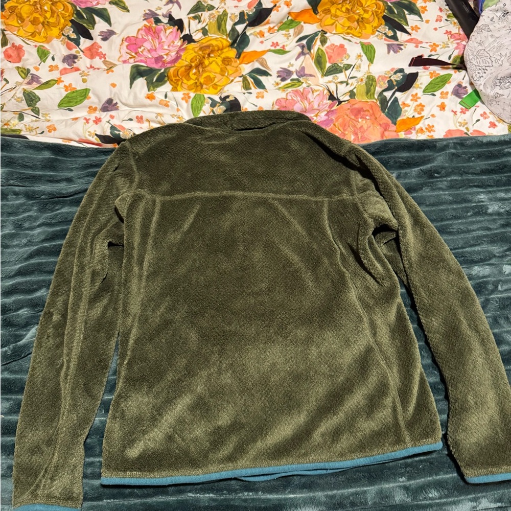 Patagonia Women’s Dark Green Synchilla Pullover - Picture 2 of 3